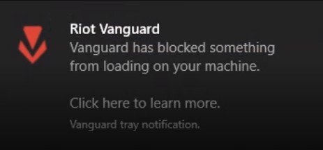 Captura de pantalla de una notificación de la bandeja de Riot Vanguard. El texto dice: Riot Vanguard: Vanguard ha impedido que algo se cargue en tu máquina. Haz clic aquí para más información. Notificación de la bandeja de Vanguard.